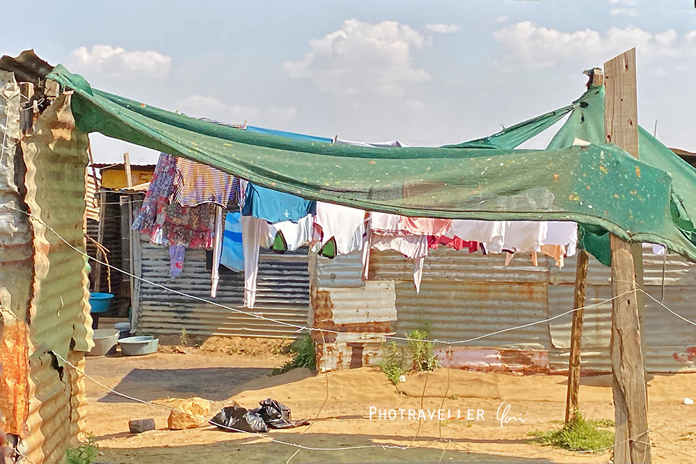 アフリカ 旅行記 南アフリカ  SOWETOのバラックの洗濯物