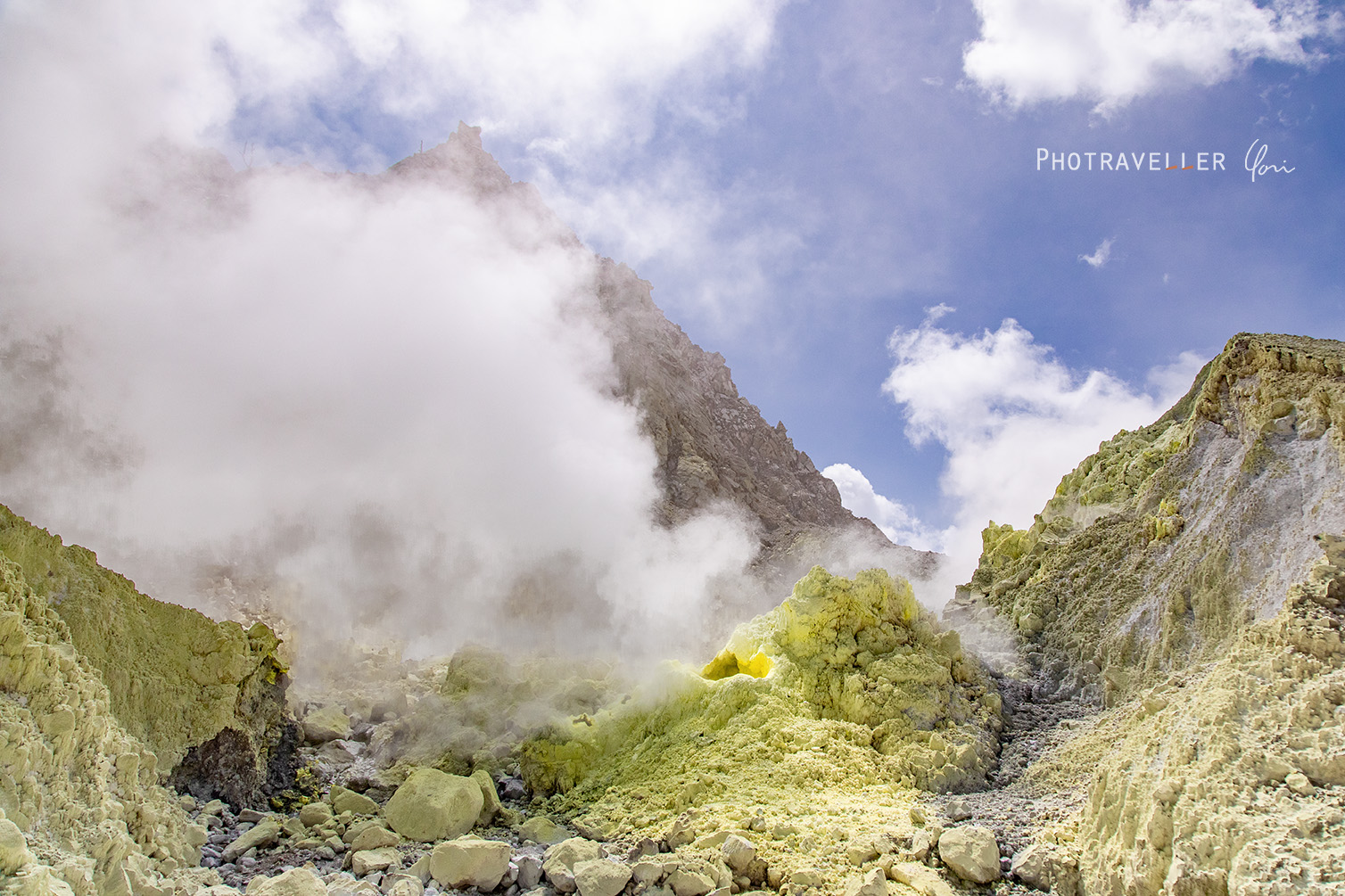 パプアニューギニア ガーブナ火山 クレーター garbuna volcano crater