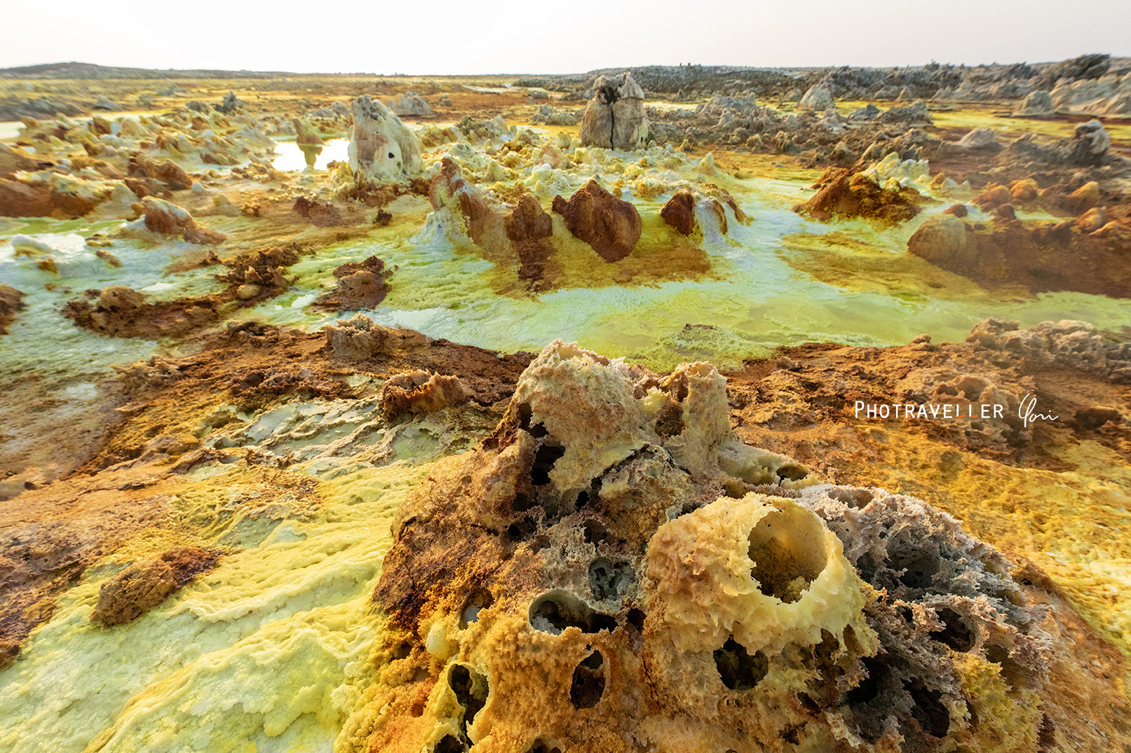 エチオピア ダナキル砂漠　ダロールの極彩色大地