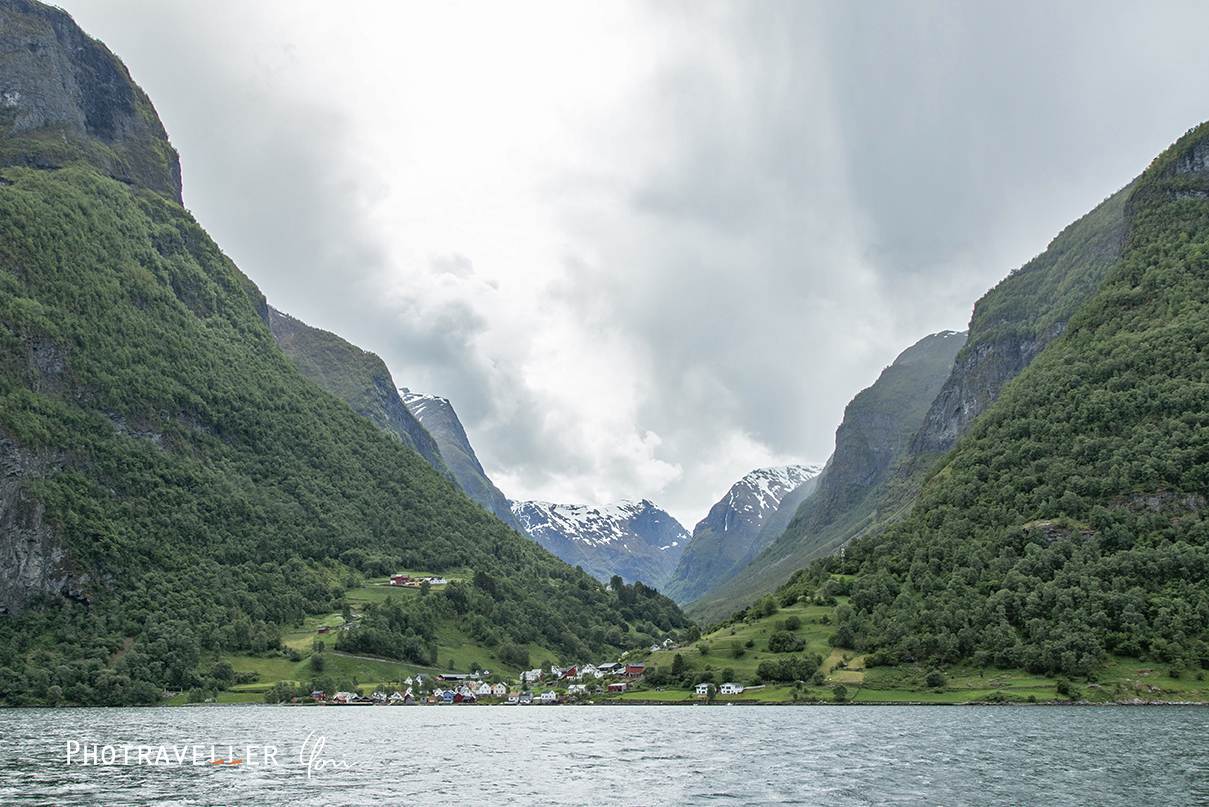 Nærøyfjord　ノルウェー　ネーロイフィヨルド
