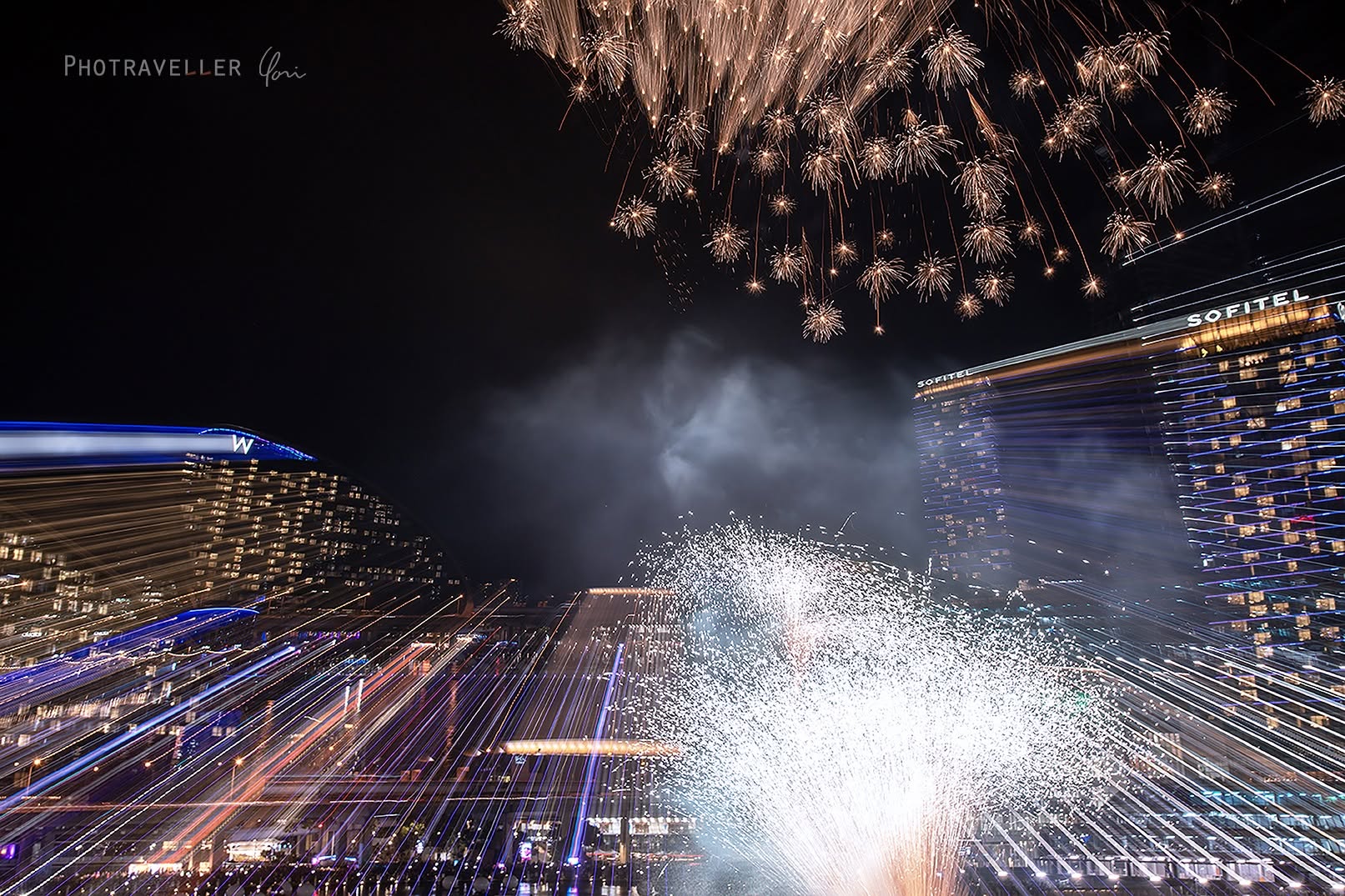 ズーム間露光撮影_VIVID SYDNEY_花火